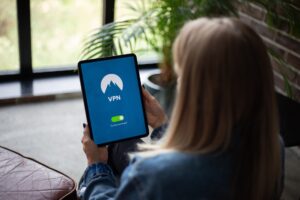 Jak wybrać VPN, by być bezpiecznym